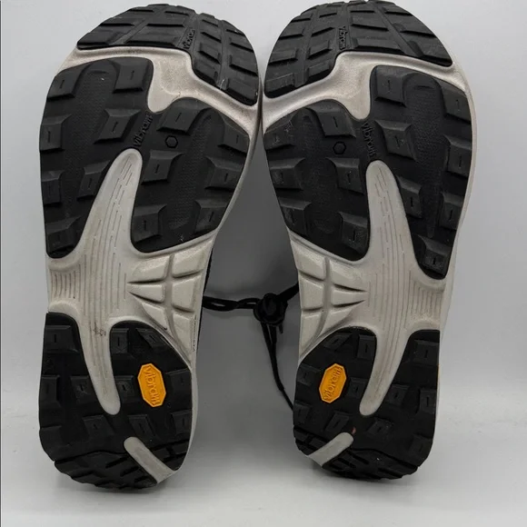 TOPO Ultra venture 4 Off road shoe Men's 9 Black and Gray no insoles S18